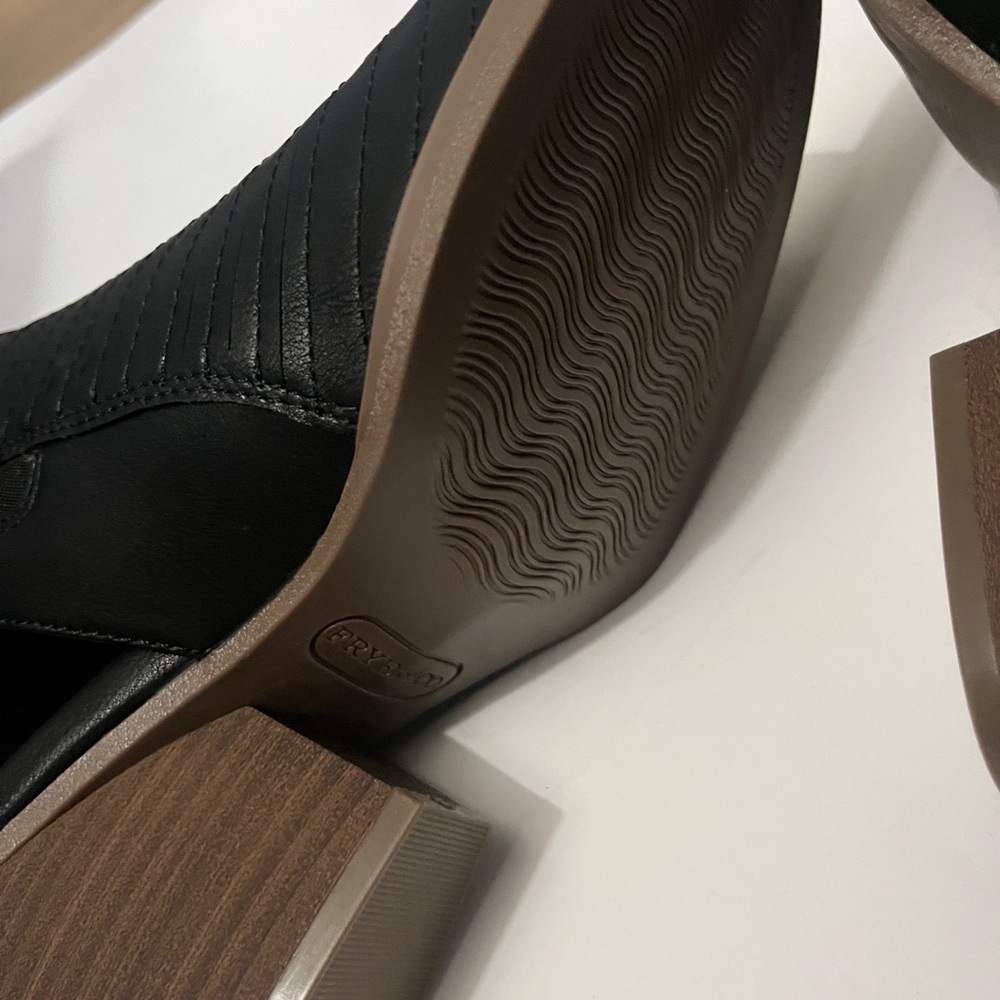 FRYE AND CO. Brand New Black Open-Toe Slingback Mules - Picture 5 of 5